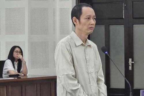Phó Giám đốc tham ô hơn 2,1 tỷ đồng để đánh bạc qua mạng