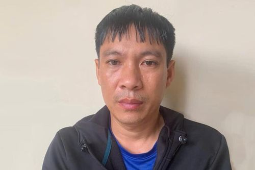 Nghệ An: Bắt đối tượng thả thuốc diệt cá xuống ao người dân