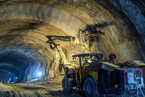Ngủ núi, mở hầm tuyến cao tốc Bắc - Nam