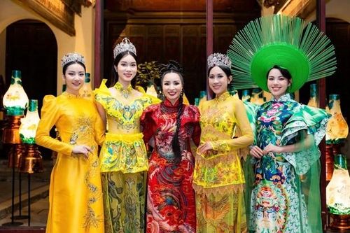 Dàn hoa hậu, á hậu khoe sắc vóc với áo dài