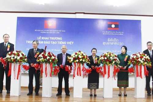 Trường ĐH Cửu Long khai trương Trung tâm đào tạo Tiếng Việt tại Thủ đô Vientiane
