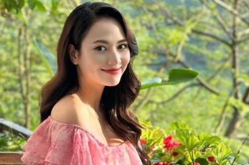 Nhan sắc đời thường của diễn viên Việt Hoa