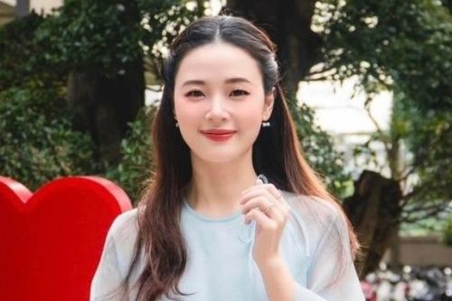 Diễn viên Midu nền nã, thanh lịch trong tà áo dài