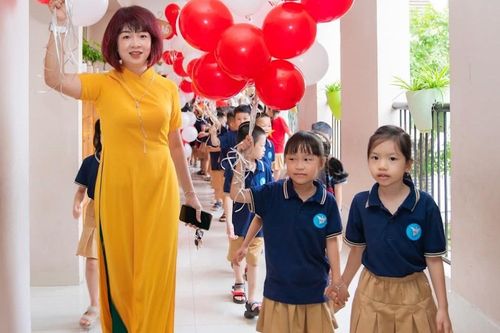 Người thầy dạy học sinh bằng nhân cách của chính mình