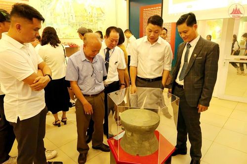 Trưng bày cổ vật Đông Sơn được phát hiện ở Vĩnh Phúc
