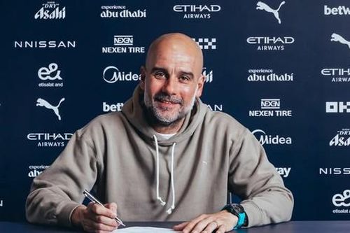 Pep Guardiola tiết lộ lý do gia hạn hợp đồng với Man City