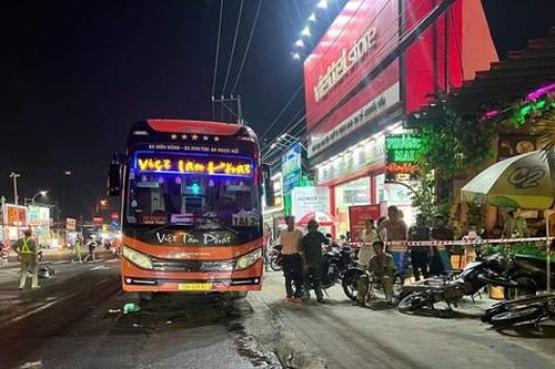 Tạm giữ tài xế vụ xe khách xoay 180 độ tông hai người thương vong