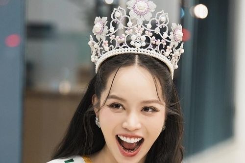 Lý do Miss International 2024 Thanh Thủy mang bộ mặt trắng bệch xuống máy bay