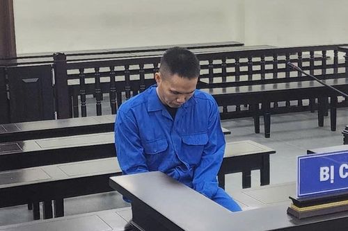 Gã đàn ông nửa đêm tưới xăng đốt nhà người khác ở Hà Nội