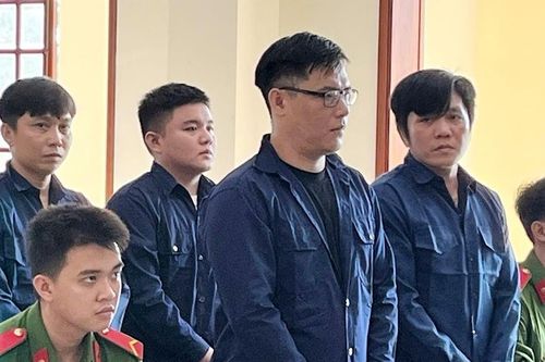 4 đối tượng mua bán, bắt các thiếu nữ làm tiếp viên quán karaoke ở Cần Thơ