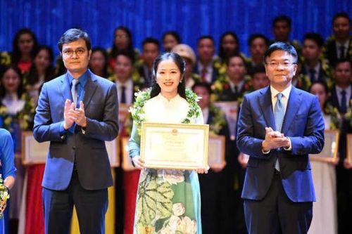 Ươm mầm văn chương từ nền giáo dục