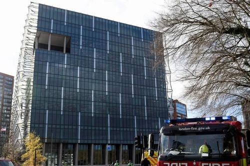 Cảnh sát phát hiện gói hàng khả nghi bên ngoài Đại sứ quán Mỹ tại London