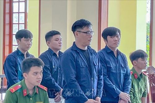 Phạt tù 4 bị cáo mua bán người dưới 16 tuổi làm tiếp viên quán karaoke