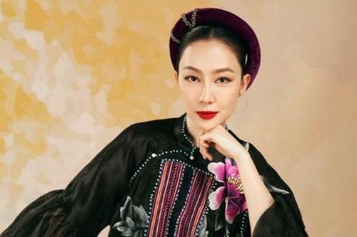 Nhan sắc 'Chim công làng múa' NSƯT Linh Nga hút hồn cùng tà áo dài