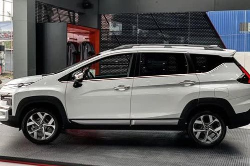 Mitsubishi Xpander Cross giảm giá 'sập sàn' trong tháng 11