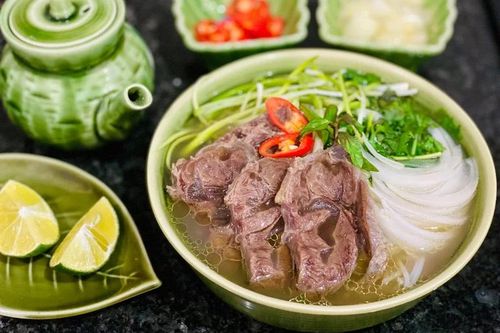 Chuyên gia ẩm thực quốc tế 'tấm tắc' phở bò Việt Nam