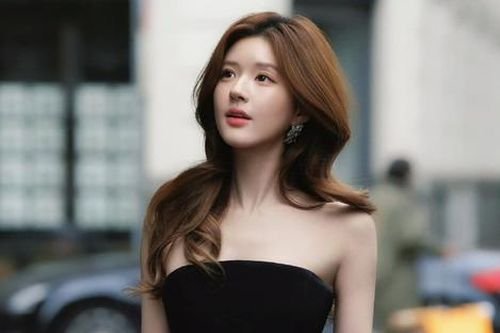 Sự nghiệp đáng báo động của Triệu Lộ Tư