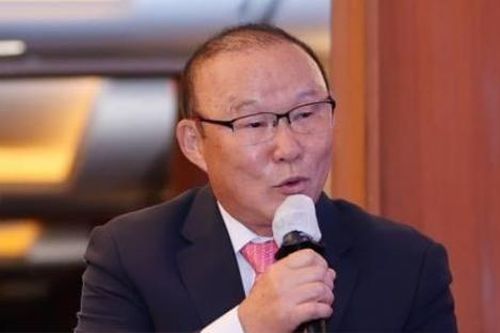 Màn đấu khẩu của HLV Park Hang Seo và HLV Shin Tae Yong