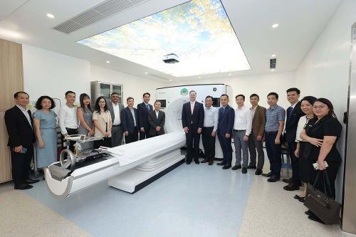 GE HealthCare chuyển giao cho đối tác hệ thống CT cao cấp Revolution Apex Elite 3.0