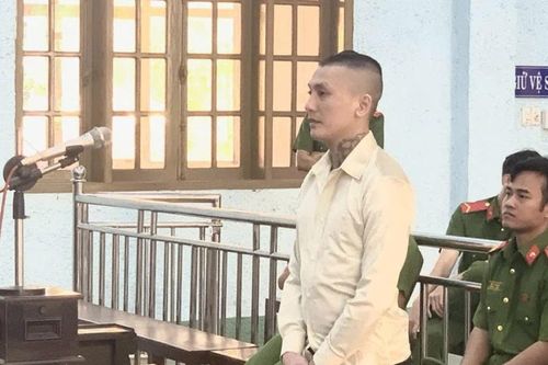Lãnh án 3 năm tù vì tàng trữ trái phép vũ khí quân dụng
