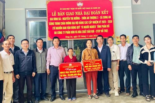 An Khê bàn giao nhà Đại đoàn kết cho hộ nghèo