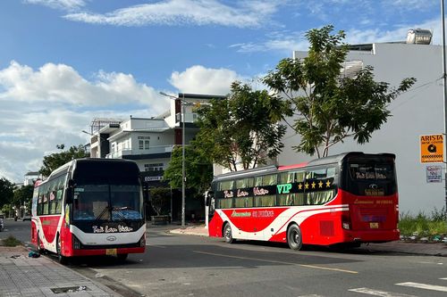 Ô tô đậu tràn lan ở các đường nội bộ trong Khu đô thị Lê Hồng Phong I và II