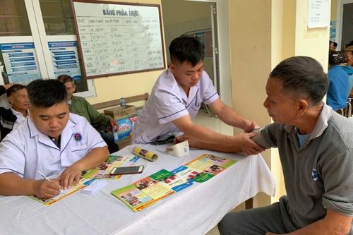 Lộc Bình: Hơn 1.100 người cao tuổi được truyền thông, khám sức khỏe