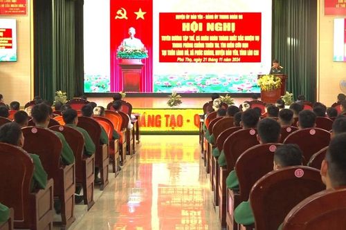 Gặp mặt, tuyên dương tập thể, cá nhân hoàn thành xuất sắc nhiệm vụ trong phòng, chống thiên tai, tìm kiếm cứu nạn tại thôn Làng Nủ
