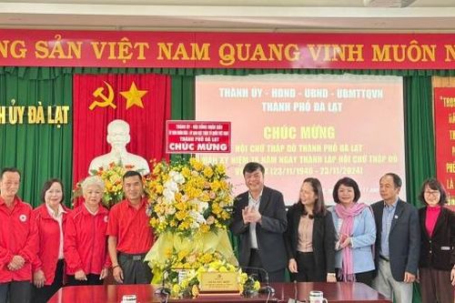 Bí thư Thành ủy Đà Lạt chúc mừng Hội Chữ thập đỏ thành phố nhân kỷ niệm 78 năm Ngày thành lập Hội Chữ thập đỏ Việt Nam