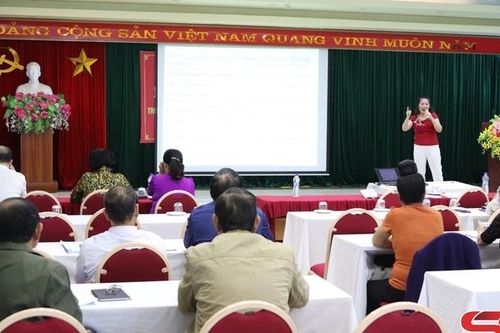 Tập huấn vận hành câu lạc bộ liên thế hệ tự giúp nhau