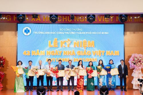 Trường Đại học Công Thương TP.HCM: Ấm áp lễ kỷ niệm 42 năm ngày Nhà giáo Việt Nam 20/11