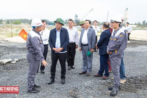 Thứ trưởng Nguyễn Hoàng Long thị sát một số dự án tại Quảng Trị