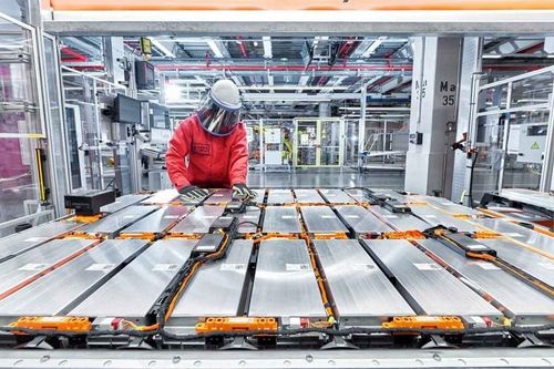 'Ông lớn' sản xuất pin của EU xin bảo hộ phá sản
