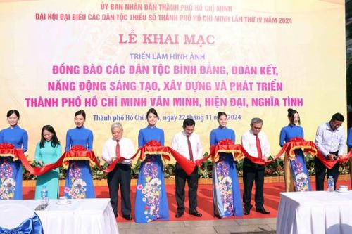 Khai mạc triển lãm ảnh về đồng bào các dân tộc xây dựng, phát triển TP Hồ Chí Minh