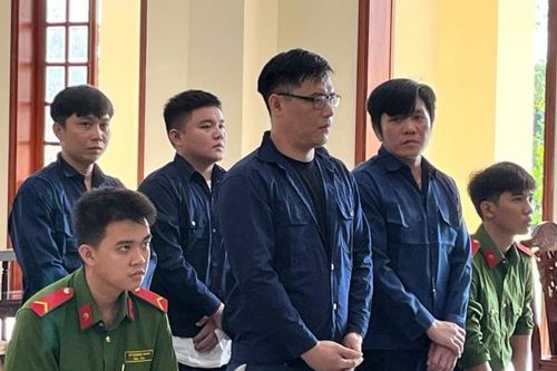 Lãnh án vì mua bán trẻ em dưới 16 tuổi để buộc làm tiếp viên karaoke