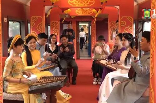 Gần 170.000 lượt khách đi tàu 'Kết nối di sản miền Trung'