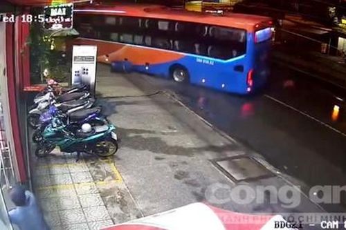 Tạm giữ tài xế xe giường nằm xoay ngược 180 độ, tông chết người đi xe máy