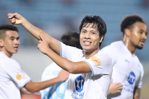HLV Kim Sang-sik bất ngờ gọi bổ sung hậu vệ 2 lần vô địch V.League