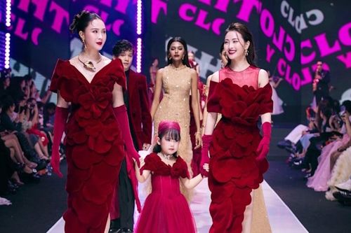 Mẫu nhí 5 tuổi Gia Hân diễn thời trang cùng dàn nghệ sĩ nổi tiếng của VFC