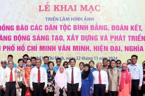 Khai mạc Triển lãm ảnh đồng bào các dân tộc thành phố Hồ Chí Minh