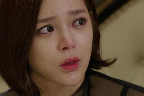 Bất ngờ nhận được chiếc điện thoại đời mới từ người lạ, tôi gục ngã trước bí mật đáng sợ của chồng