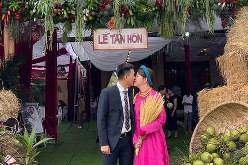 Tin tối 22/11: Đám cưới dùng 1 tấn rau củ trang trí ở Bình Định; Thông tin mới vụ ô tô 'đậu' trên cổng nhà ở Đồng Nai