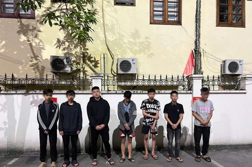 Bàng hoàng kiểu 'khoe chiến tích' của nhóm choai đất mỏ