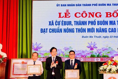 Tỉnh Đắk Lắk công nhận xã Cư Êbur đạt chuẩn nông thôn mới nâng cao
