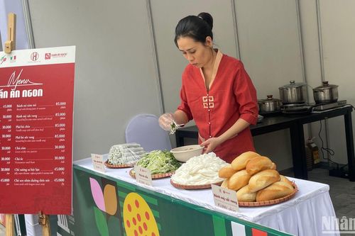 Khai mạc Hội chợ ẩm thực Việt Nam - Italia 'Từ cơm nắm chiên tới bún chả - Chuyến du ngoạn giữa Ý và Việt'