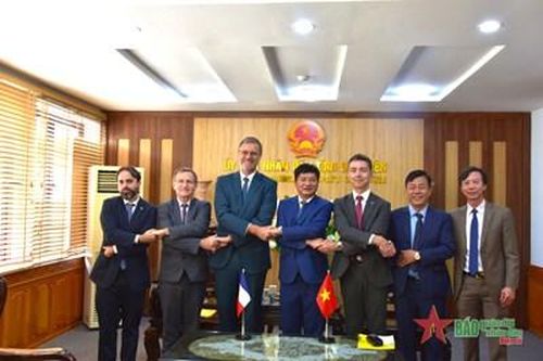 Đoàn công tác Đại sứ quán Pháp tại Việt Nam chào xã giao lãnh đạo UBND tỉnh Điện Biên