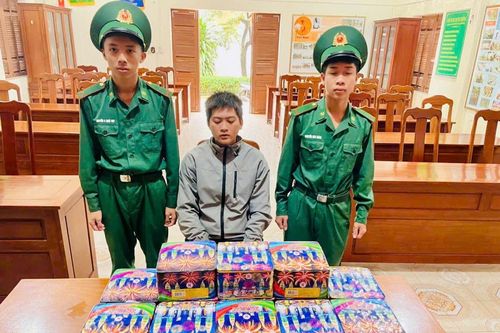 Phát hiện đối tượng mua bán pháo lậu