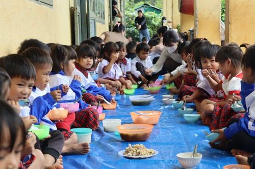 Ăm ắp yêu thương: Người cha, người mẹ thứ hai