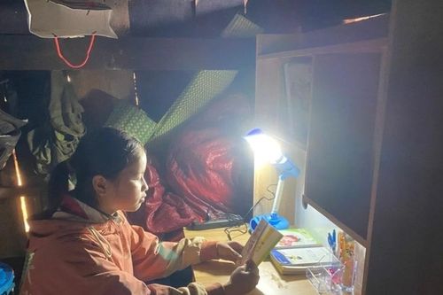 'Góc học tập yêu thương' đến với học sinh khó khăn