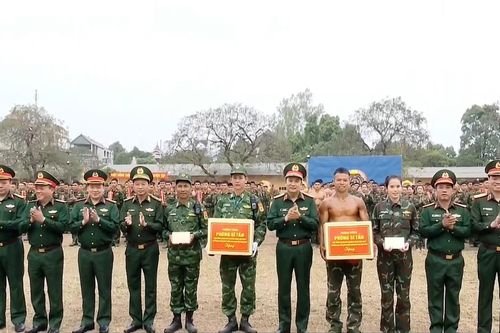 Các lực lượng nỗ lực luyện tập chuẩn bị trình diễn tại Lễ khai mạc Triển lãm Quốc phòng quốc tế Việt Nam 2024